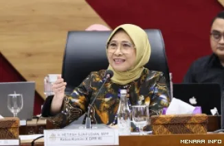 Ketua Komisi X DPR RI, Hetifah Sjaifudian saat memimpin RDP Komisi X DPR RI bersama IMMH UI dan KNPMI di Gedung Nusantara I, Kompleks Parlemen, Senayan, Senin. (humas)