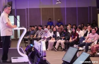 Menteri Ketenagakerjaan, Yassierli berikan arahan tentang tantangan ketenagakerjaan pada Peluncuran Program XLSMART Future Ready di Jakarta, Kamis. (humas)