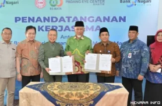 Gubernur Sumbar, Mahyeldi jadi saksi penandatanganan nota kesepahaman (MoU) antara PT Bank Nagari dan PT Muda Medika Mandiri sekaligus meresmikan PEC Premium Clinic di Rumah Sakit Padang Eye Center, Jalan Khatib Sulaiman, Padang, Kamis. (humas)