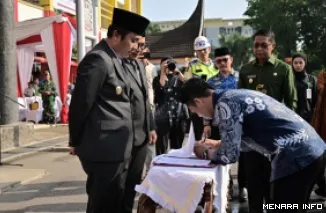 Juga hadir, pimpinan instansi vertikal, BUMN dan BUMD, Ketua dan jajaran Pengurus Dekopinwil dan Dekopinda kabupaten/kota se-Sumbar, serta para pelaku koperasi dari berbagai daerah. (*)