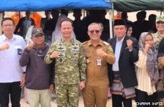 Wakil Ketua I Satgas PRR Letjen TNI Richard Tampubolon saat groundbreaking huntap di Padangsidimpuan, Sumatera Utara. (humas)