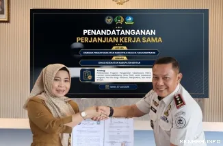Kepala Lapas Narkotika Kelas IIA Tanjung Pinang Fauzi Harahap Bersama Kepala Dinas Kesehatan Kabupaten Bintan Retno Riswati Sesuai Penanda Tanganan Kerjasama tentang Pelaksanaan Program Pengendalian TBC-HIV dan Kolaborasi TBC-HIV(*)