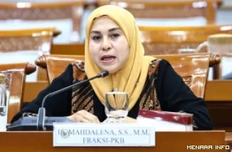 Anggota Komisi VIII DPR RI, Mahdalena dalam Rapat Kerja Komisi VIII DPR RI bersama Menteri Agama yang membahas dana bantuan pendidikan di Gedung Nusantara II Senayan, Jakarta, Selasa. (humas)