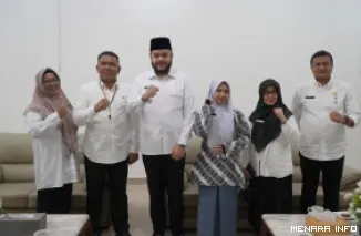Wali Kota Padang Fadly Amran Bersama Puan Malika Jomantara Siswi SMA Adabiah 2 Padang yang Akan Mewakili Sumbar di Ajang Asia Youth Leaders 2026 (*)