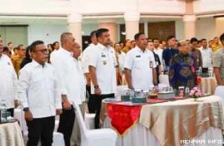 Gubernur Sumur Bobby Afif Nasution bersama Kepala Posko Nasional Satgas PRR Irjen Pol Wahyu Bintono Hadi Bawono dalam Rapat Koordinasi Monitoring dan Asistensi Penggunaan Tambahan TKD 2026. (humas)
