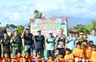 Wakil Wali Kota Padang Maigus Nasir Bersama Pengurus dan Pemain PSTS Tabung (*)