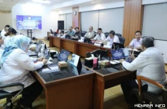 Wakil Menteri Ketenagakerjaan, Afriansyah Noor saat bertemu manajemen PT Indonesia Epson Industry dan serikat pekerja di Jakarta, Selasa. (humas)