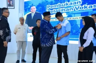 Wamenaker, Afriansyah Noor membuka Pelatihan Vokasi Nasional (PVN) Batch 3 Tahun 2026 di Balai Pelatihan Vokasi dan Produktivitas (BPVP) Padang, Jumat. (humas)