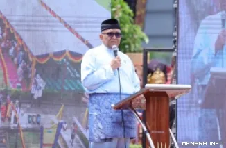 Wakil Menteri Ketenagakerjaan (Wamenaker), Afriansyah Noor berikan arahan pada pembukaan Festival Minangkabau 2026 di Istano Basa Pagaruyung, Kabupaten Tanah Datar, Sumatera Barat, Kamis. (humas)