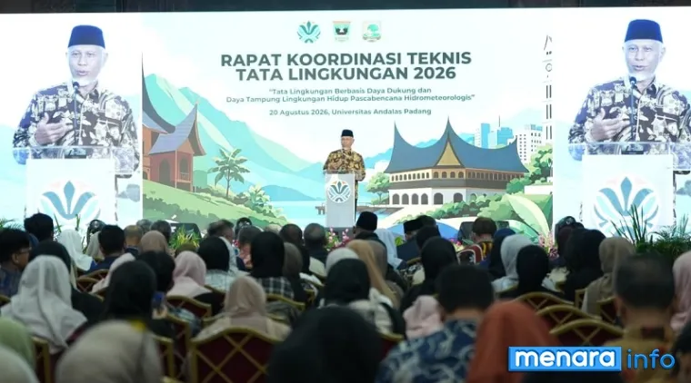 Gubernur Sumatera Barat, Mahyeldi jadi narasumber pada Rapat Koordinasi Teknis Tata Lingkungan Tahun di Auditorium Unand, Kamis. (humas)