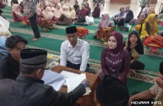 Salah Satu Pasangan yang Mengikuti Kegiatan Nikah Massal yang Digelar Pemko Padang(*)