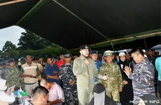 Wali Kota Padang Fadly Amran Bersama Komandan Kodaeral II Padang Laksamana Muda TNI Sarimpunan Tanjung Meninjau Pelaksanaan Bakti Sosial Dalam Rangka HJK Padang ke -357, Kamis (6/7/2026)