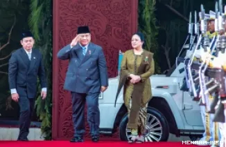 Ketua DPR RI, Puan Maharani sambut kedatangan Presiden Prabowo Subianto jelang pembukaan Rapat Paripurna Pembukaan Masa Sidang I Tahun 2026-2027, Jumat. (humas)