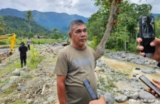 Warga Guo mengapresiasi kiriman alat berat dari Pemprov Sumbar dan Pemko Padang. (humas)