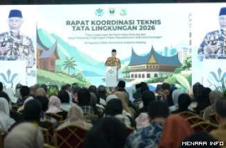 Gubernur Sumatera Barat, Mahyeldi jadi narasumber pada Rapat Koordinasi Teknis Tata Lingkungan Tahun di Auditorium Unand, Kamis. (humas)