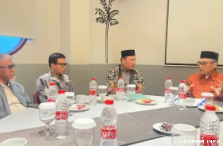 Anggota Komisi X DPR RI, Abdul Fikri Faqih menerima audiensi Forum PKBM Kabupaten Tegal dalam kegiatan reses DPR RI Masa Persidangan V Tahun Sidang 2025-2026. (humas)