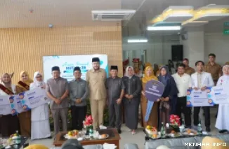 Wali Kota Padang Bersama Para Penerima Penghargaan Dalam Rangka HUT RSUD dr Rasidin. Padang, Senin (31/8/2026)
