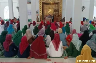 Ketua DPRD Sumatera Barat, Muhidi bertemu masyarakat dalam agenda reses masa sidang III Tahun 2025/2026 di Masjid Mukhlisin, Kelurahan Alai Parak Kopi, Kecamatan Padang Utara, Sabtu. (humas)