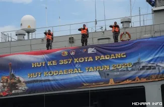 KRI Teluk Kendari Meninggalkan Kota Padang, Minggu (16/8/2026)