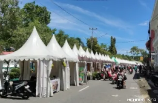Suasana Bazar UMKM di Kawasan Batang Arau Dalam Rangka Memeriahkan HJK Padang ke-357, Sabtu (8/8/2026)