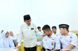 Wakil Wali Kota Padang Maigus Nasir Meninjau Pelaksanaan Program 3T Bagi Pelajar SMP di Masjid Al Marhamah, Kelurahan Ujung Gurun, Kecamatan Padang Barat, Jumat (31/7/2026)
