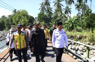 Wakil Wali Kota Padang Maigus Nasir Mendampingi Anggota Komisi V DPR RI Meninjau Lokasi Rencana Pembangunan Jembatan Kalawi, Rabu (5/8/2026)