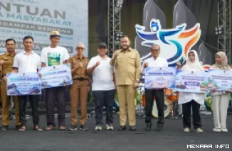 Wali Kota Padang Bersama Perwakilan Masyarakat Penerima Bantuan Bencana Hidrometeorologi, Senin (10/8/2026)