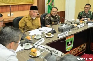 Gubernur Sumbar, Mahyeldi sampaikan pandangannya terkait Narkoba, LGBT dan penyakit masyarakat lainnya, pada agenda FGD yang digelar Pemprov di istana gubernuran, Selasa. (humas)