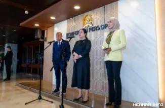 Ketua DPR RI, Puan Maharani memberikan keterangan pers pada wartawan di Gedung DPR, Kompleks Parlemen, Senayan, Jakarta, Selasa. (humas)