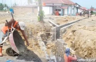 Pengerjaan Rehabilitasi Drainase di Kelurahan Tabing Banda Gadang, Senin (31/8/2026)