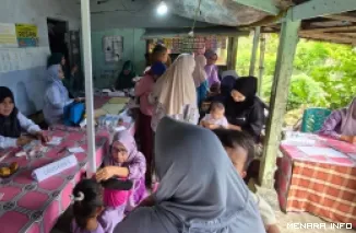 Pemeriksaan Kesehatan Terhadap Anak oleh Petugas Puskesmas Anak Air, Senin (31/8/2026)