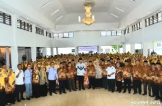 Wali Kota Padang Fadly Amran Saat Menghadiri Peringatan HUT ke-64 PWRI Tingkat Kota Padang (")