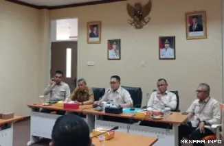 Kepala Bapenda Sumbar Al Amin (Tengah)
