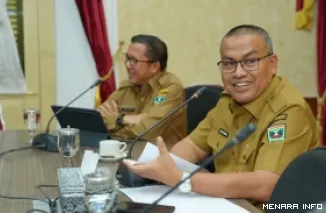 Sekdaprov Sumatera Barat, Arry Yuswandi memimpin Rapat tentang Percepatan NCH bersama OPD terkait lingkup Pemprov Sumatera Barat di Ruang Rapat Istana Gubernuran, Selasa (11/8/2026). (humas)
