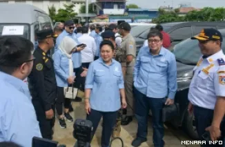 Wakil Ketua Komisi IV DPR RI, Alex Indra Lukman bersama Ketua Komisi IV, Titiek Suharto saat kunjungan lapangan bersama mitra kerja. (humas)