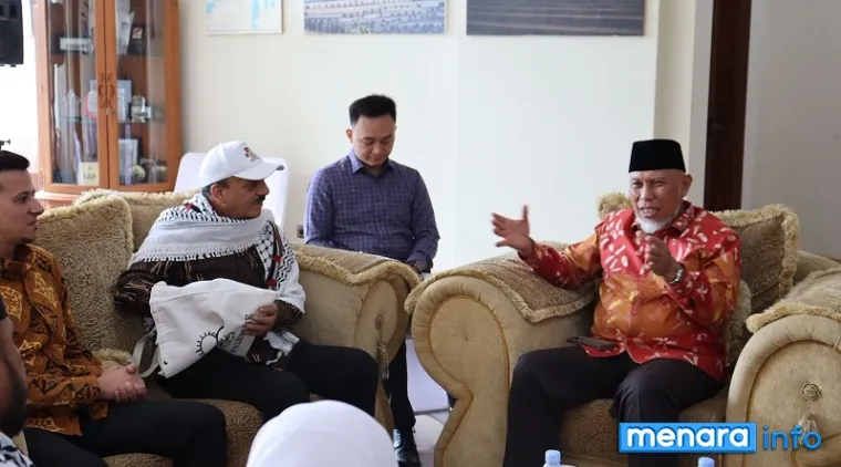 Gubernur Sumbar, Mahyeldi undang Duta Besar Palestina untuk Republik Indonesia, Abdulfattah AK Al-Sattari menghadiri Hari Jadi Sumbar tanggal 1 Oktober 2026, dalam pertemuan di Kantor Kedubes Palestina Jakarta, Selasa. (humas)
