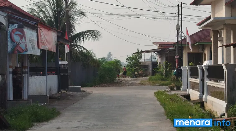 Kabut asap menyelimuti udara di Kota Padang, Ahad pagi ini sehingga memperpendek jarak pandang. (mangindo kayo)