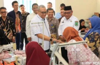 Wamenaker, Afriansyah Noor saat menutup PVN Batch IV sekaligus membuka Pelatihan Peningkatan Produktivitas di BPVP Ternate, Maluku Utara, Jumat (18/9/2026). (humas)