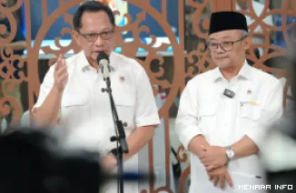 Kasatgas PRR Pascabencana Sumatera Muhammad Tito Karnavian bersama Mendikdasmen Abdul Mu'ti di Posko Nasional Satgas PRR, Rabu (23/9/2026). (humas)