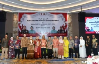 Wali Kota Padang Fadly Amran Saat Menghadiri Pisah Sambut Dandim 0312 Padang (*)