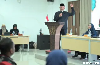 Gubernur Sumatera Barat, Mahyeldi jelaskan pentingnya penguasaan Bahasa Arab saat menghadiri Seminar Nasional S2 PBD sekaligus pelantikan Pengurus IMLA Sumatera Barat di UIN Sjech M. Djamil Djambek Bukittinggi, Sabtu. (humas)