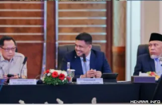 Gubernur Sumatera Barat, Mahyeldi bersama Boby Nasution (gubernur Sumut) mendampingi Mendagri Tito Karnavian usai pertemuan Indonesia-Malaysia-Thailand Growth Triangle (IMT-GT) ke-32 di Medan, Sumatera Utara, Kamis (10/9/2026). (humas)