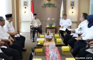 Staf Khusus Menteri Ketenagakerjaan, Sukro Muhab rapat dengan jajaran komisioner BAZNAS dan tim teknis Kemnaker di Gedung BAZNAS, Jakarta, Senin (14/9/2026). (humas)