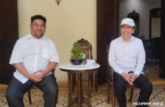 Ketua PSI Bukittinggi, Riyan Permana Putra bersama Joko Widodo.