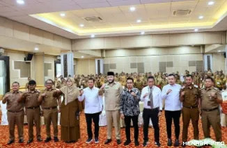 Wali Kota Padang Sesuai Membuka Sekolah Keterbukaan Informasi Bersertifikat 2026 Angkatan III yang digelar Universitas Negeri Padang (UNP) di UNP Hotel & Convention Center(*)