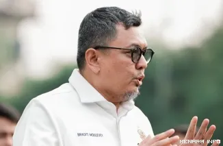 Manager Tim Semen Padang FC Braditi Moulevey (*)