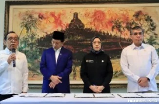Menko PMK, Pratikno bersama Nasaruddin Umar (Menag), Yassierli (Menaker) dan Rini Widyantini (Menteri PANRB) berikan pers usai penandatangan SKB 3 Menteri penetapan hari libur nasional di Kantor Kemenko PMK, Jakarta, Selasa (15/9/2026). (humas)