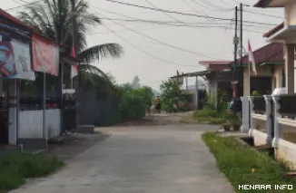 Kabut asap menyelimuti udara di Kota Padang, Ahad pagi ini sehingga memperpendek jarak pandang. (mangindo kayo)