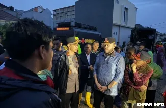 Wali Kota Padang Fadly Amran Bersama Kapolda Sumbar Irjen Pol Jawari Meninjau Wilayah Terdampak Banjir, Sabtu (10/10/2026)