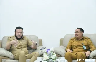 Wali Kota Padang Fadly Amran Melakukan Audiensi dengan Kepala UPT PPD Samsat Padang Defrizal Terkait Upaya Peningkatan Capaian Pajak Kendaraan Bermotor, Selasa (20/10/2026)